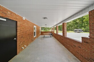 216 Legion Dr, Unit D in Stanley, NC - Foto de edificio - Building Photo