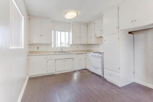 Le Chateau Apartments in Lynwood, CA - Foto de edificio - Building Photo
