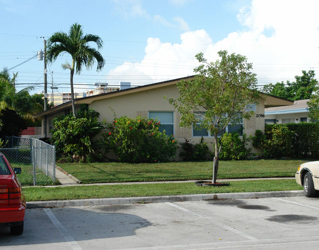 2056 NE 168th St in Miami, FL - Building Photo - Building Photo