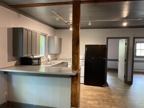 95 Hall Ave in Henniker, NH - Building Photo - Building Photo