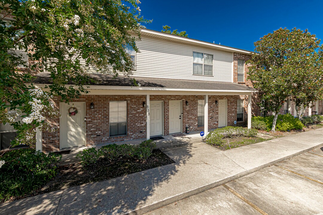 838 Meadow Bend Dr in Baton Rouge, LA - Building Photo
