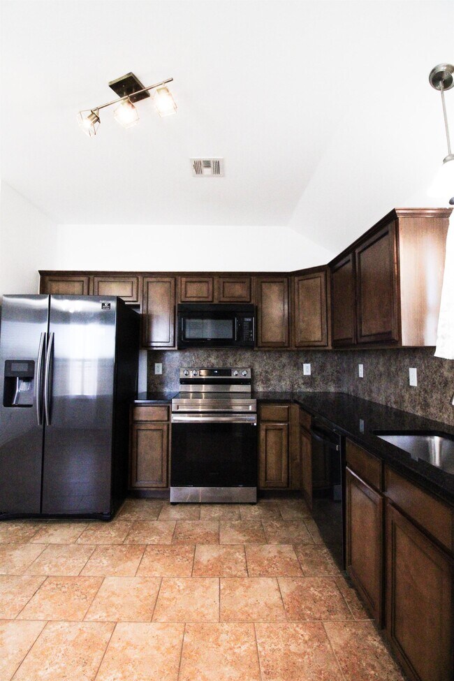 8000 Erryn Ln in Oklahoma City, OK - Building Photo - Building Photo