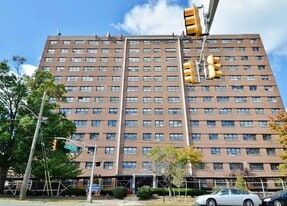 1225 KENNEDY Blvd in Bayonne, NJ - Building Photo