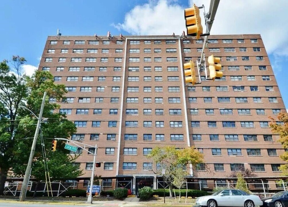 1225 KENNEDY Blvd in Bayonne, NJ - Building Photo