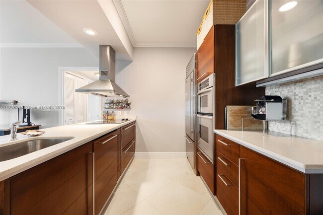 218 SE 14th St in Miami, FL - Building Photo - Building Photo