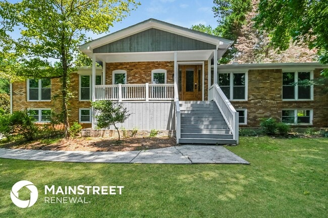 property at 2448 Kingsley Dr NE