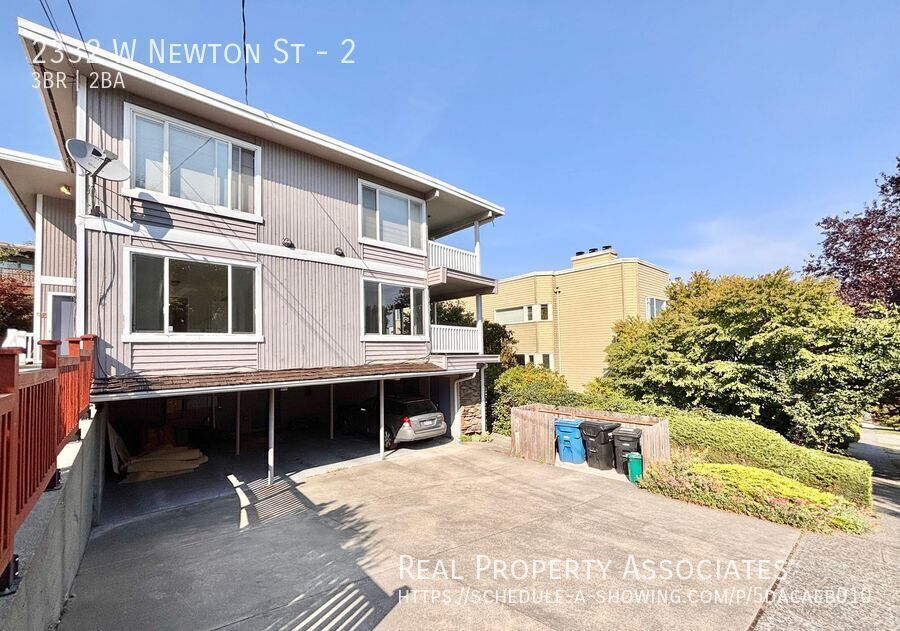 2332 W Newton St in Seattle, WA - Building Photo