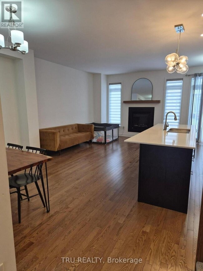 2037 Allegrini Ter in Ottawa, ON - Building Photo - Building Photo