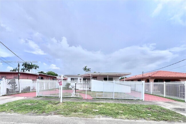 5751 SW 2nd Terrace in Miami, FL - Building Photo - Building Photo