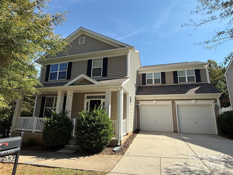 17326 Caldwell Track Dr in Huntersville, NC - Foto de edificio