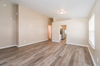 6248 Ironside Dr N in Jacksonville, FL - Foto de edificio - Building Photo