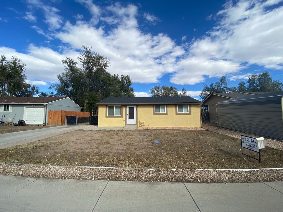 1205 Burnham St in Colorado Springs, CO - Building Photo