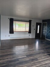 1012 Hartford Ln in Elgin, OR - Building Photo - Building Photo