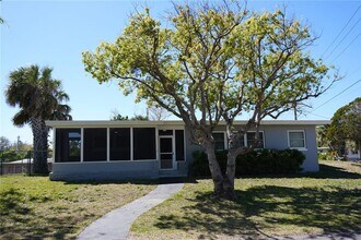 2326 S Peninsula Dr in Daytona Beach, FL - Building Photo - Building Photo