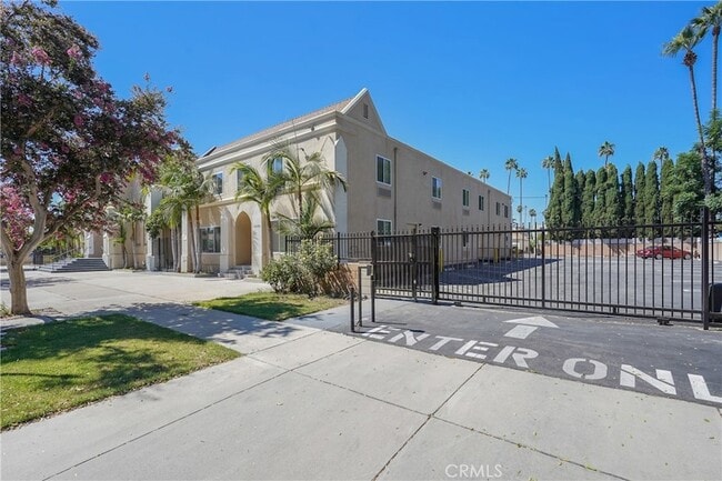 14335 Hamlin St in Los Angeles, CA - Building Photo - Building Photo