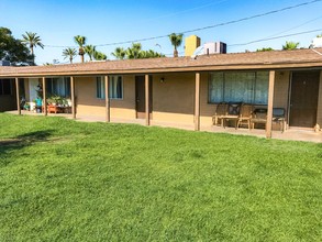 49th Place Apartments in Phoenix, AZ - Building Photo - Building Photo