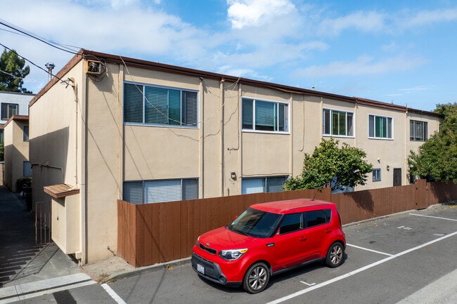 711 Berry Ave in Hayward, CA - Building Photo - Building Photo
