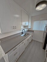 745 N Edinburgh Ave, Unit 6 in Los Angeles, CA - Building Photo