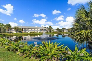 1537 SE Royal Green Cir in Port St. Lucie, FL - Building Photo