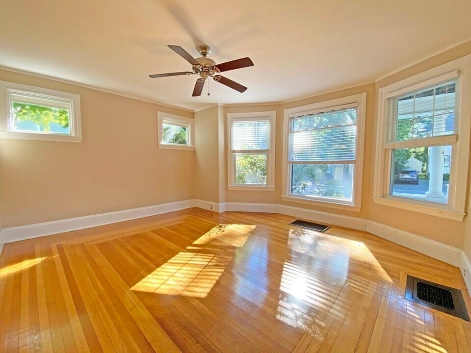24 Bowdoin St in Newton, MA - Building Photo