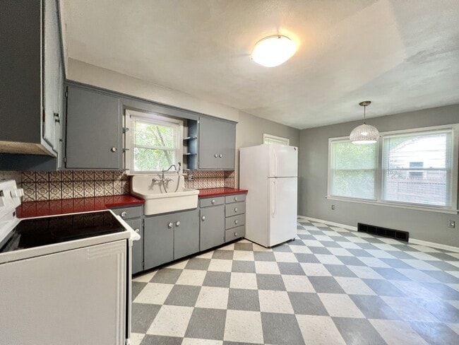 1503 Manchester St in Beloit, WI - Building Photo - Building Photo