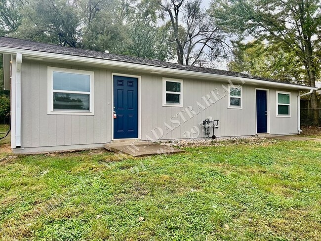 6003 E 151 Terrace in Grandview, MO - Building Photo - Building Photo