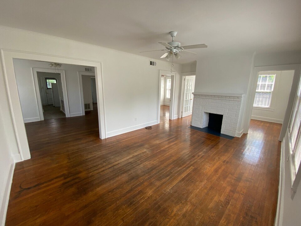 702 Maupas Ave in Savannah, GA - Building Photo