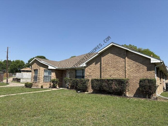 5047 Hollow Ridge Rd in Dallas, TX - Building Photo - Building Photo