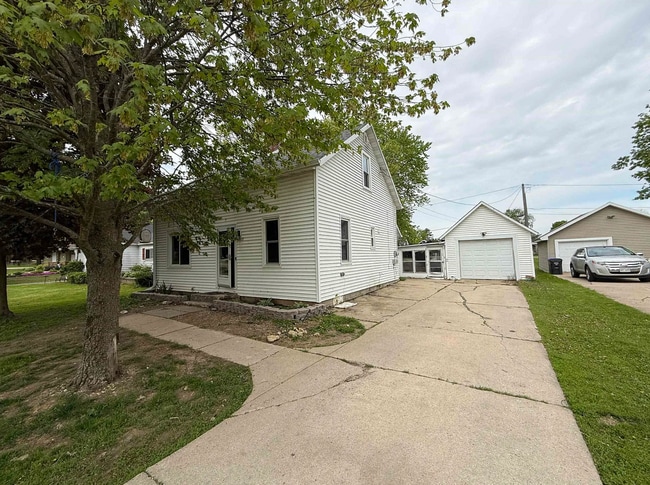 property at N5621 N Franklin St