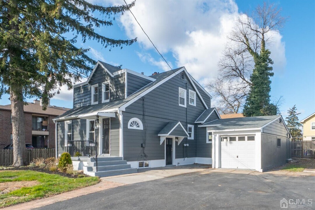 209 Runyon Ave in Middlesex, NJ - Foto de edificio