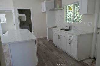 1801 W Garry Ave, Unit 144 in Santa Ana, CA - Foto de edificio - Building Photo