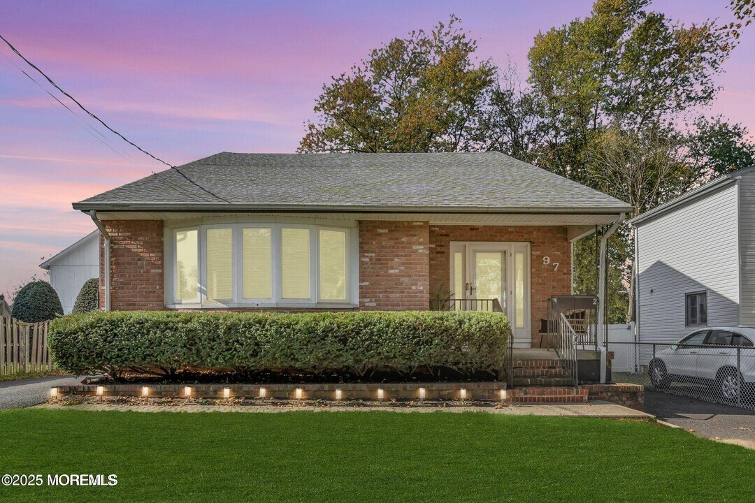 97 Monmouth Ave in Freehold, NJ - Building Photo