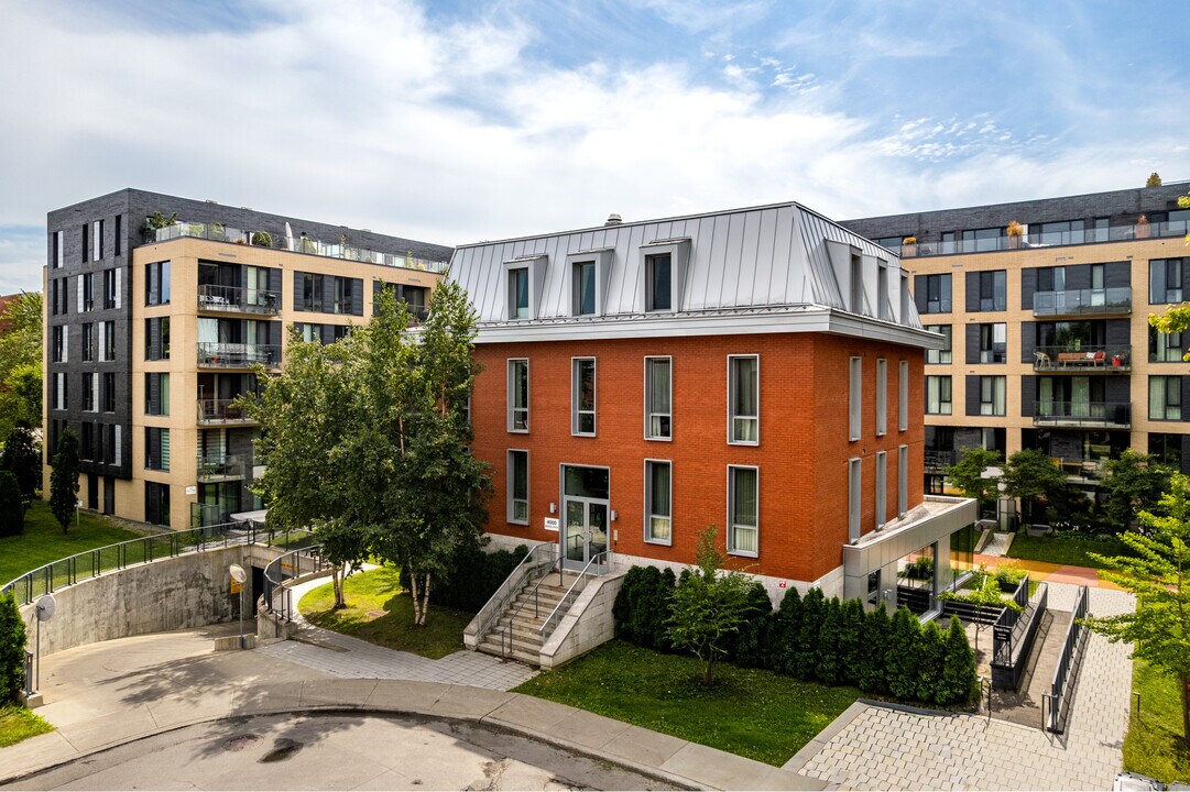U 31 in Montréal, QC - Building Photo