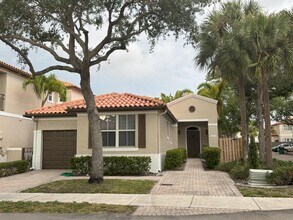 14411 NW 83rd Pl in Miami Lakes, FL - Building Photo - Building Photo