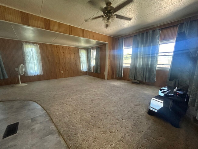 35250 Hull Rd in Salineville, OH - Building Photo - Building Photo