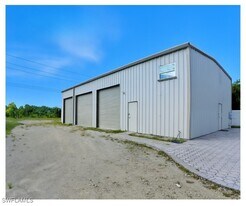 6070 Lancewood Way in Naples, FL - Building Photo