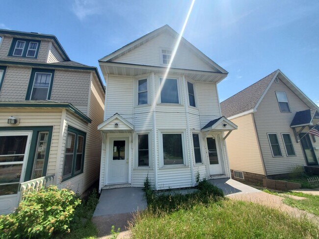 property at 2214 W 3rd St
