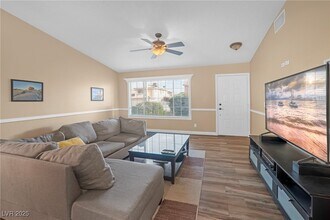 935 Derringer Ln in Henderson, NV - Building Photo - Building Photo