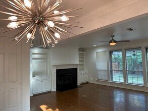 4202 Merrell Rd in Dallas, TX - Building Photo - Building Photo