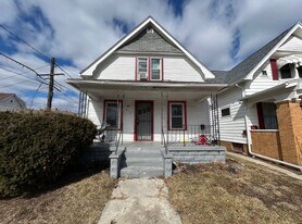 415 Everett St in Toledo, OH - Building Photo