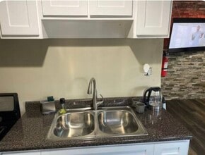 2712 E Dominguez St in Carson, CA - Foto de edificio - Building Photo