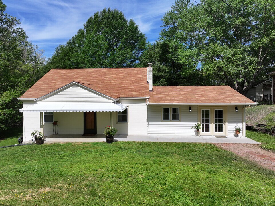 1586 Fulton Hts in Danville, VA - Foto de edificio