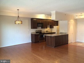 1211 S Eads St-Unit -706 in Arlington, VA - Building Photo - Building Photo