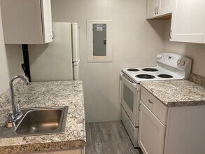 503 Kellywood Mnr, Unit 503 B in New Kensington, PA - Building Photo - Building Photo