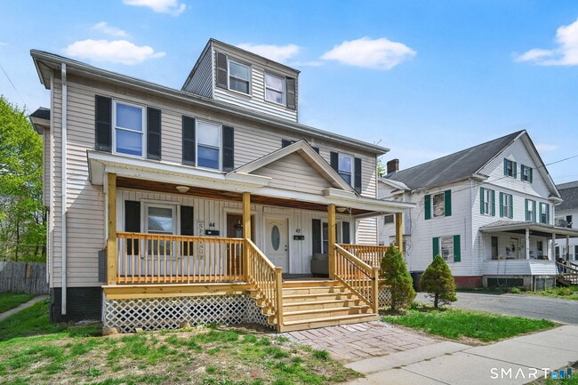 42 Hartford Ave in Enfield, CT - Building Photo - Building Photo