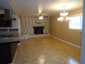 409 Pilot Ave in Bakersfield, CA - Foto de edificio - Building Photo
