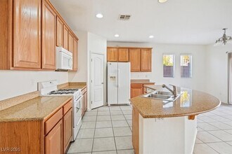 1112 Tropic Wind Ave, Unit 3 in North Las Vegas, NV - Building Photo - Building Photo