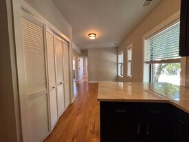 2203 W Eastwood Ave, Unit 1E in Chicago, IL - Building Photo