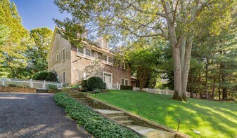 18 Cuffee Dr in Sag Harbor, NY - Building Photo