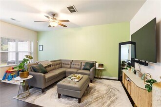 7751 Haynes Park Cir in Stonecrest, GA - Foto de edificio - Building Photo